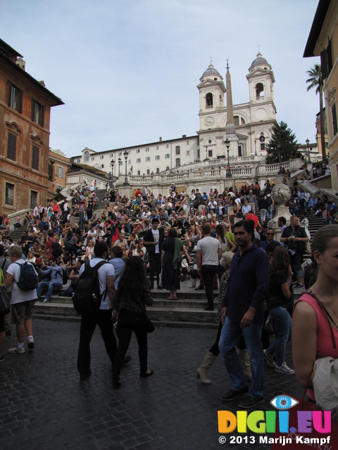 SX31378 Crowd at Spanish Steps